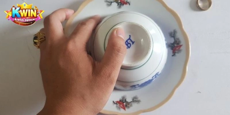 Tổng Hợp Các Dụng Cụ Xóc Đĩa Bịp Và Chiến Thuật Chơi Bịp